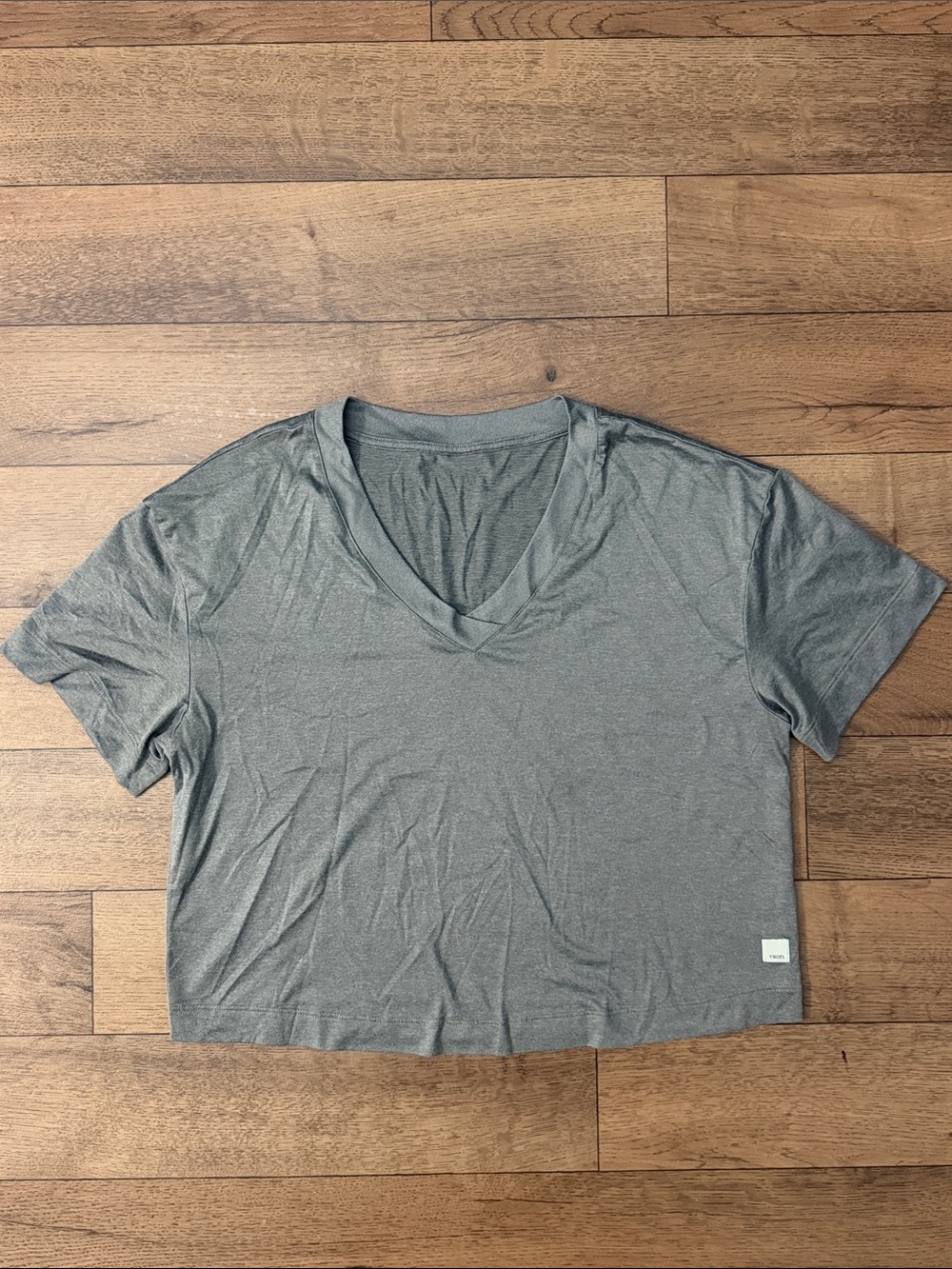 Vuori Size Extra Small Energy V-Neck Tee Grey Colorway Comfortable Hot Yoga XS
